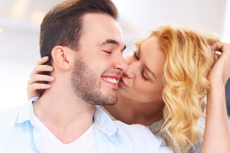 Làm thế nào để khơi dậy niềm đam mê của các cặp vợ chồng trong tình yêu và vị trí nào có thể đạt cực khoái