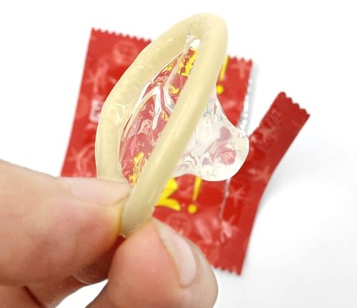 Bao cao su Durex có chức năng tự kiểm tra không? Bao cao su có bình thường để có mùi cao su không?