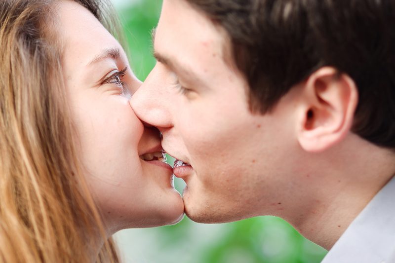 Làm thế nào để tránh thai cho một cặp vợ chồng trẻ tình yêu ngọt ngào? Một cặp đôi khác nên an toàn hay hạnh phúc