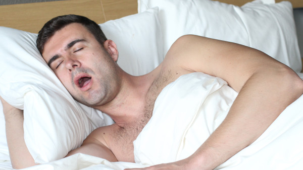 Những lợi ích và nhược điểm của việc ngủ khỏa thân vào mùa đông là gì? Các biện pháp phòng ngừa ngủ khỏa thân vào mùa đông là gì