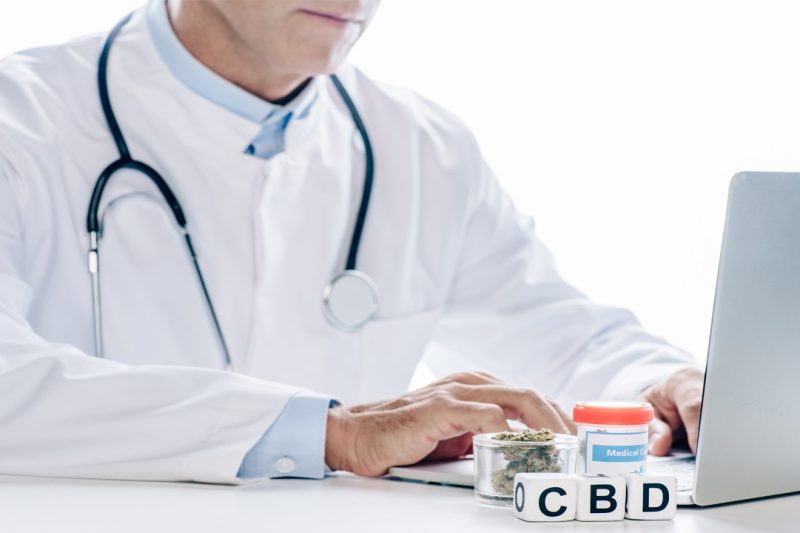 Các triệu chứng của viêm tuyến tiền liệt vi khuẩn là gì? Cách điều trị viêm tuyến tiền liệt vi khuẩn