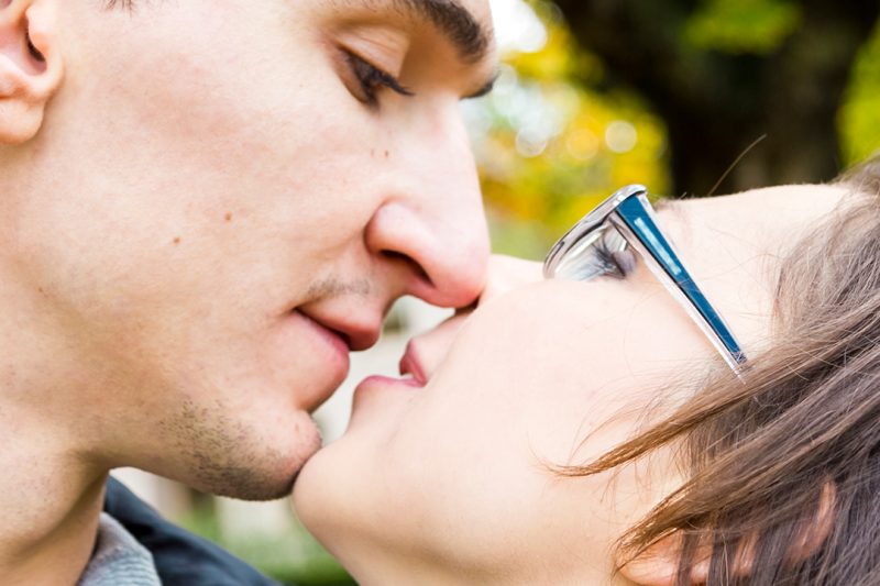 Những phần nhạy cảm của đàn ông là gì? Bạn có cần học cách sử dụng bao cao su một cách khéo léo trong tình yêu?