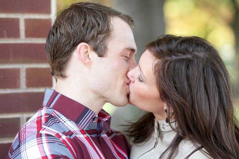 Khi nào là thời điểm tốt nhất để một người phụ nữ yêu thương mối tình đầu của mình? Một người phụ nữ không tốt cho một người phụ nữ yêu cô ấy lần đầu tiên quá sớm hay quá muộn?