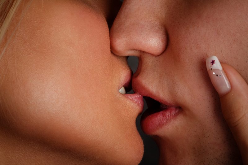 Làm thế nào để sử dụng bàn tay của bạn để đưa người phụ nữ của bạn đạt cực khoái những phần của phụ nữ là tốt cho việc kích thích