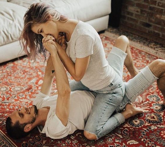 Tư thế của cây già troll mà các cặp vợ chồng trẻ thích là gì? Những cặp vợ chồng trẻ như tư thế tình yêu thích?