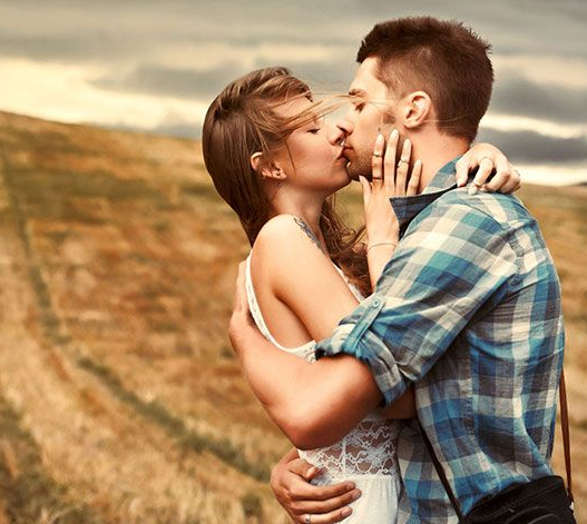 Làm thế nào để hôn một cô gái xinh đẹp những lời khuyên để hôn một cô gái xinh đẹp