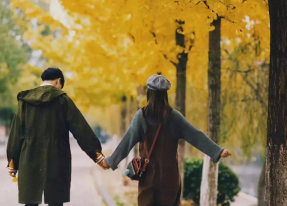 Khái niệm tình yêu là gì? Khi nào là thời điểm tốt nhất để yêu tình yêu