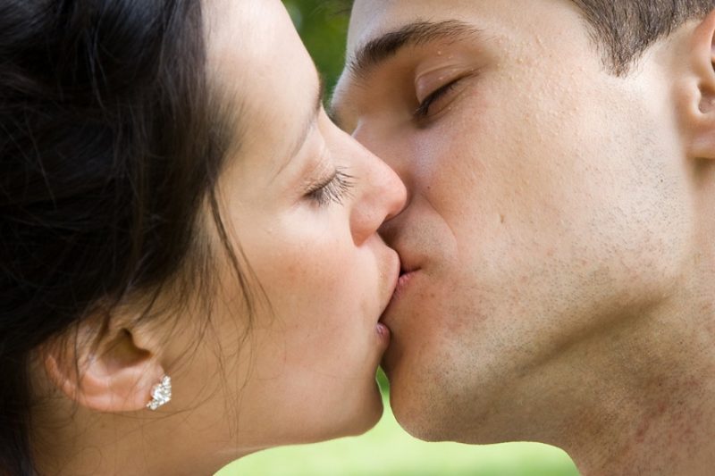 Những gì cần chú ý khi hôn những lợi ích của việc hôn thường xuyên là gì