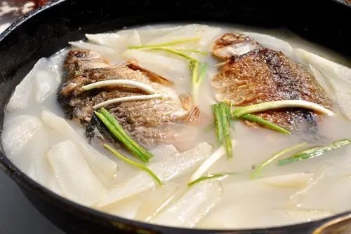 Tôi có thể ăn gì để nuôi dưỡng dạ dày vào mùa thu và mùa đông? Làm thế nào để làm súp cá chép hình chữ thập nuôi dưỡng dạ dày
