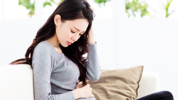 Tại sao nó đột nhiên chặt chẽ và chặt chẽ hơn cho phụ nữ? Tại sao nó đột nhiên chặt chẽ hơn đối với phụ nữ?