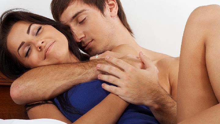 Phải làm gì nếu một cô gái sẽ chảy nhiều nước trong quan hệ tình dục? Tại sao một cô gái sẽ chảy nhiều nước trong quan hệ tình dục