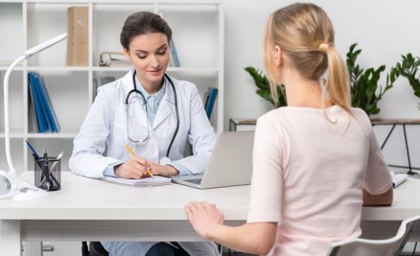 U nang buồng trứng có ảnh hưởng đến kinh nguyệt không? Sự nguy hiểm của u nang buồng trứng là gì?
